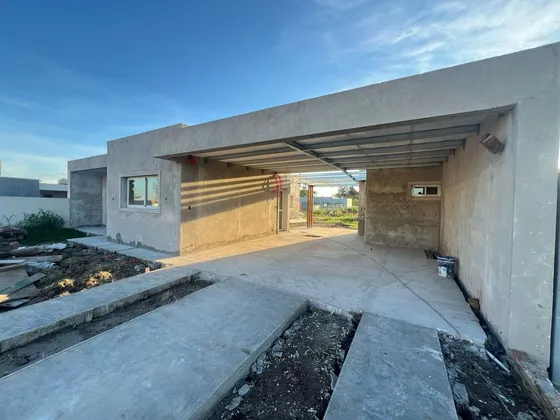 Venta Casa 2 Dormitorios Pileta Don Mateo