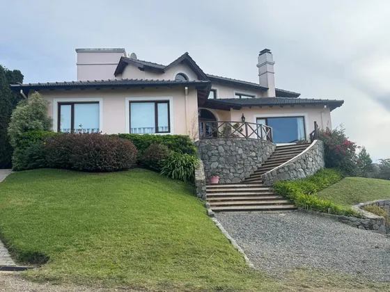 Casa En Venta - 3 Dormitorios 3 Baños - Tandil