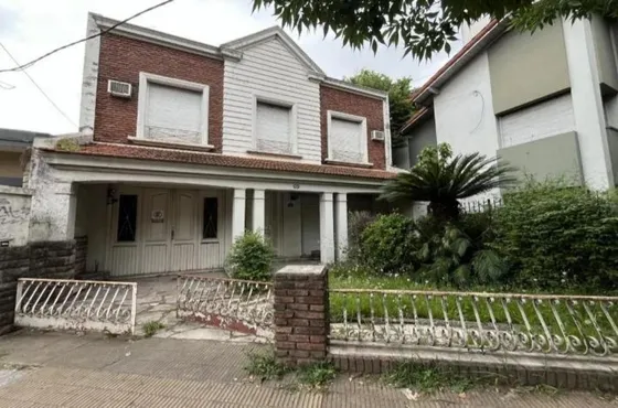 Casa En Venta - 3 Dormitorios 2 Baños - 260mts2 - Ramos Mejía