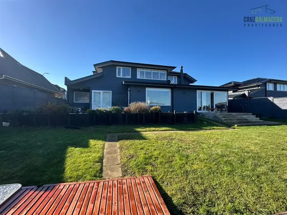 Casa En Venta De 5 Dorm. En Puerto Varas
