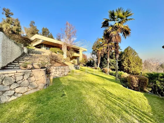 Gran Sitio En Venta 10.000m2. En Vitacura.