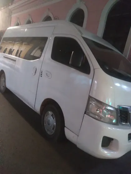 Nissan Nv350 2.5 14 Pasajeros Amplia Aa