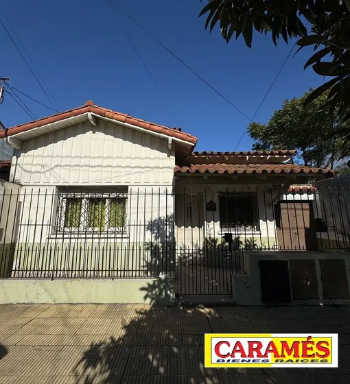 Casa Sólida Compuesta Con 3 Amplias Unid. S/ Lote 8,66 X 28