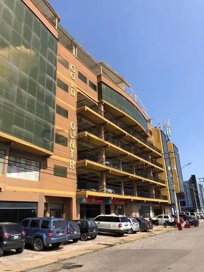 Se Alquila Local Comercial En Barcelona. C.c Gold Country