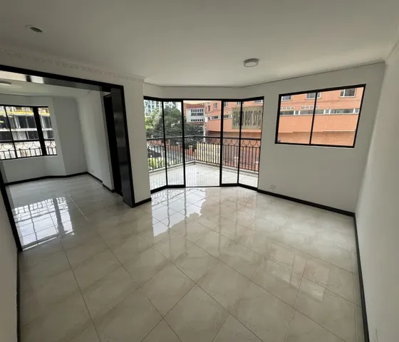 Amplio Apartamento En Venta  Frente A Chipichape, Conjunto Carbonero