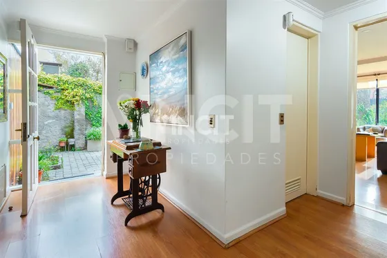 Casa En Venta De 4 Dorm. En Las Condes