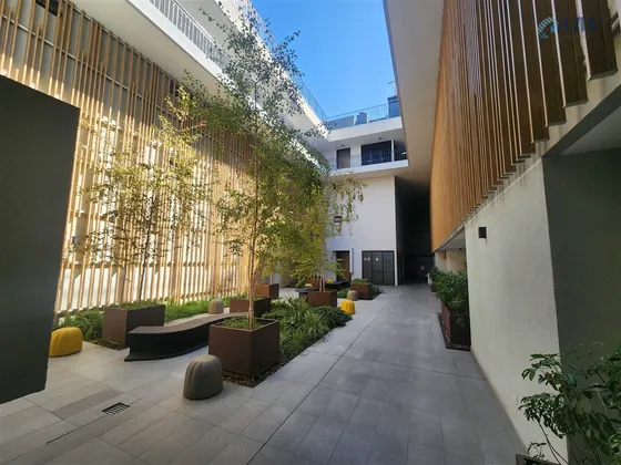 Departamento En Venta De 4d 4b Y Patio Privado En Vitacura