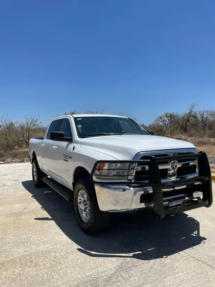 Dodge Ram 5.7 Pickup Crew Cab Slt 4x4