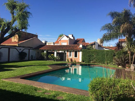 Venta Casa 4 Dormitorios Temperley Con Cochera
