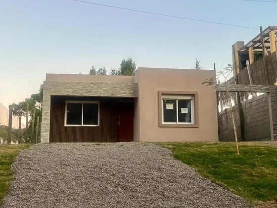 Casa 3 Cuadras De La Playa Y 1 De La Laguna ,2 Dorm 2 Baños