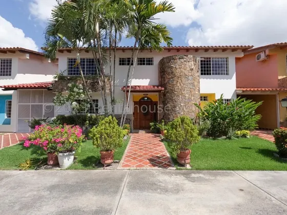 César Bullones Vende Espectacular Casa Quinta En El Pedregal, Lara 25-15618