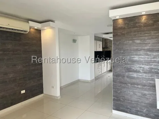 Acogedor Town House En Urb. Privilegiada De Cabudare, María Gabriela Martínez Vende, Listo Para Habitarlo, Cocina Equipada, Aire Acondicionado, Piscina, Tanque Subterráneo. Vigilancia 24/7.