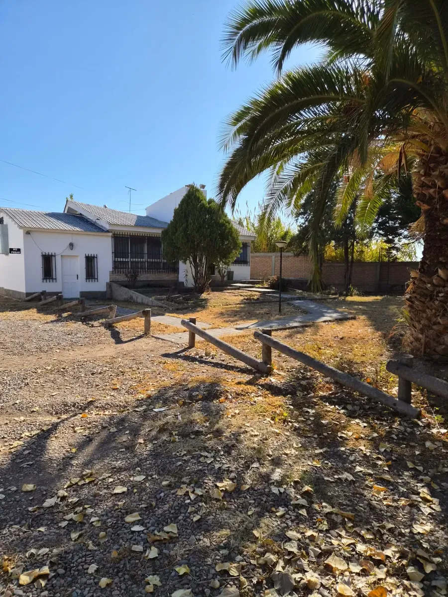 Galpones Con Casa Y Jardín En El Corazón De Rodeo Del Medio