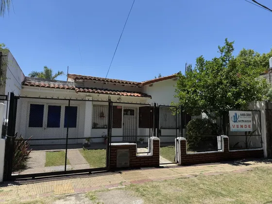 Chalet  En  Venta 3 Amb. A Refaccionar - Ramos Mejia