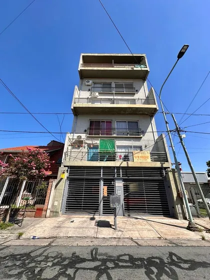 Duplex En Venta De 3 Ambientes Con Cochera En Berazategui Centro
