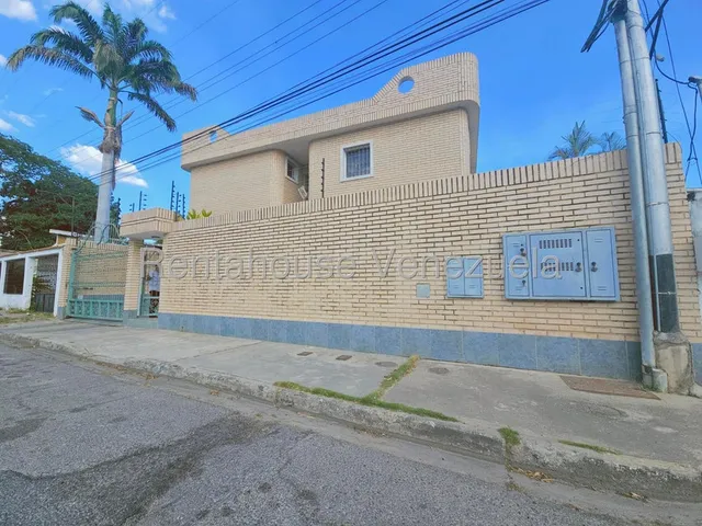 Townhouse En  Venta Maracay La Arboleda 25-19023 Yb
