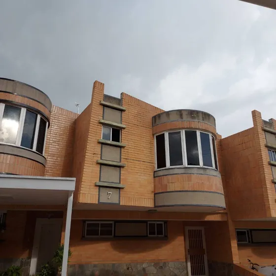 Meb Se Vende Bello Townhouse Con Pozo Y Planta 100% El Parral Valencia 254597