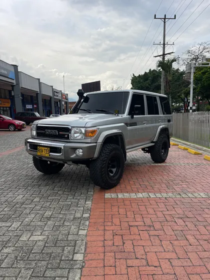 Toyota Land Cruiser Lx 76 Blindaje 2+