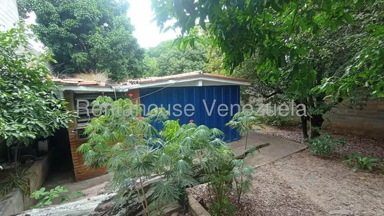 María Gabriela Martínez Vende Extenso Terreno Al Este De Barquisimeto, Ideal Para Remodelar O Edificar A Tu Gusto, Cerca A Las Avenidas Principales.
