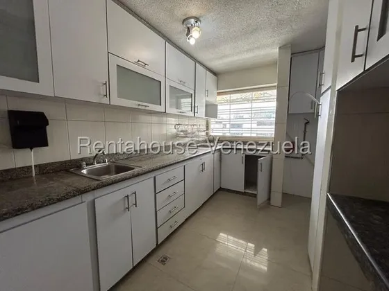 Apartamento En Alquiler En Bello Monte 25-23800 K.f