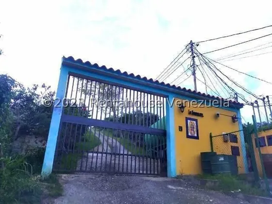 Dennymar, Vende Terreno Excelente Oportunidad De Inversion Posee 921m2 Ubicado En El Este De Barquisimeto Con Agradable Clima Ideal Para Desarrollar Cualquier Proyecto B5a5778                         