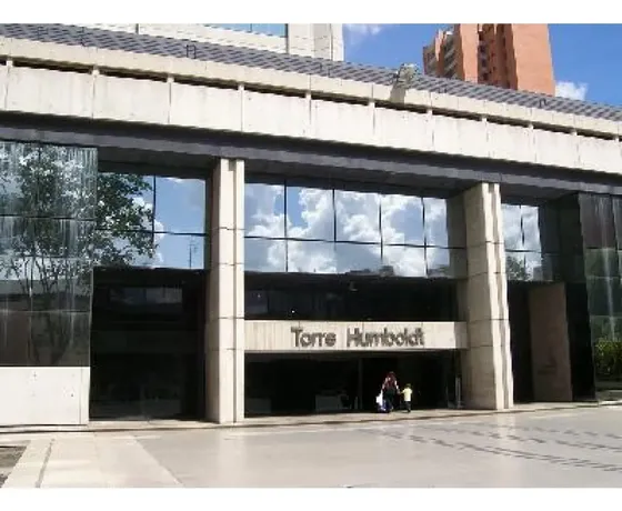 Se Alquila Amplia Y Amoblada Oficina En Torre Humboldt