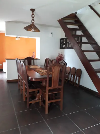 Casa En Venta - 3 Dormitorios 1 Baño - Cochera - 306mts2 - Tandil