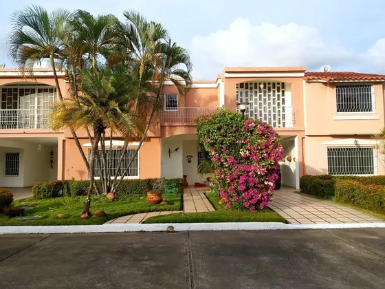 Th En Venta Urb. Villas Bandry Sector Tipuro