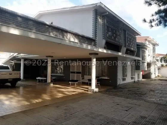 Casa En Alquiler La Viña Valencia Lr Carabobo Con Pozo Amplios Espacios Moderna Excelente Distribución Con Con Potencial Para Uso Comercial 