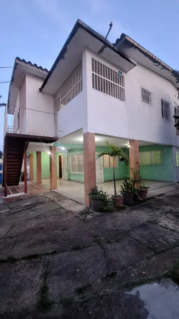 Se Vende Amplia Casa En Zona Centro De Maturin, Alberto Rave