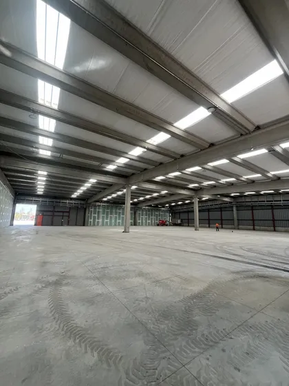 Bodega Con Amplias Áreas Comunes Y Conexión A Autopistas