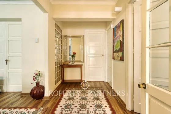 Casa Con Jardín, Amplios Espacios En Barrio Suárez...