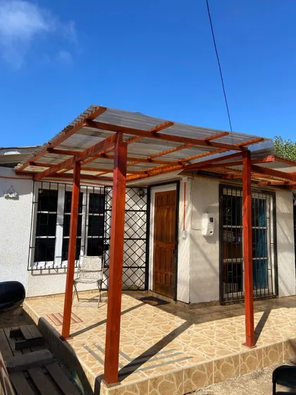 Casa 4 Dormitorios 2 Baños, Estacionamiento, Amoblada