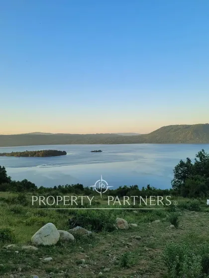 Parcela Exclusiva Con Vista Panorámica Al Lago Cal...