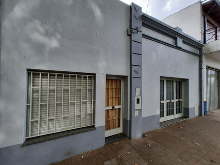 Amplia Casa Al Frente Con Local O Cochera - 3 Dormitorios - Patio - Venta En Zona Sur Amplia Casa Al Frente Con Local O Cochera - 3 Dormitorios - Patio - Venta En Zona Sur