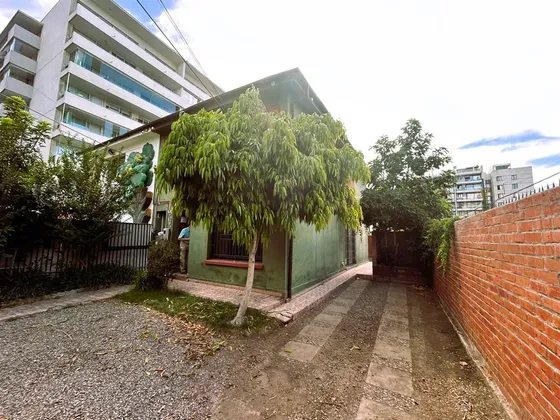 Casa En Venta De 4 Dorm. En Las Condes