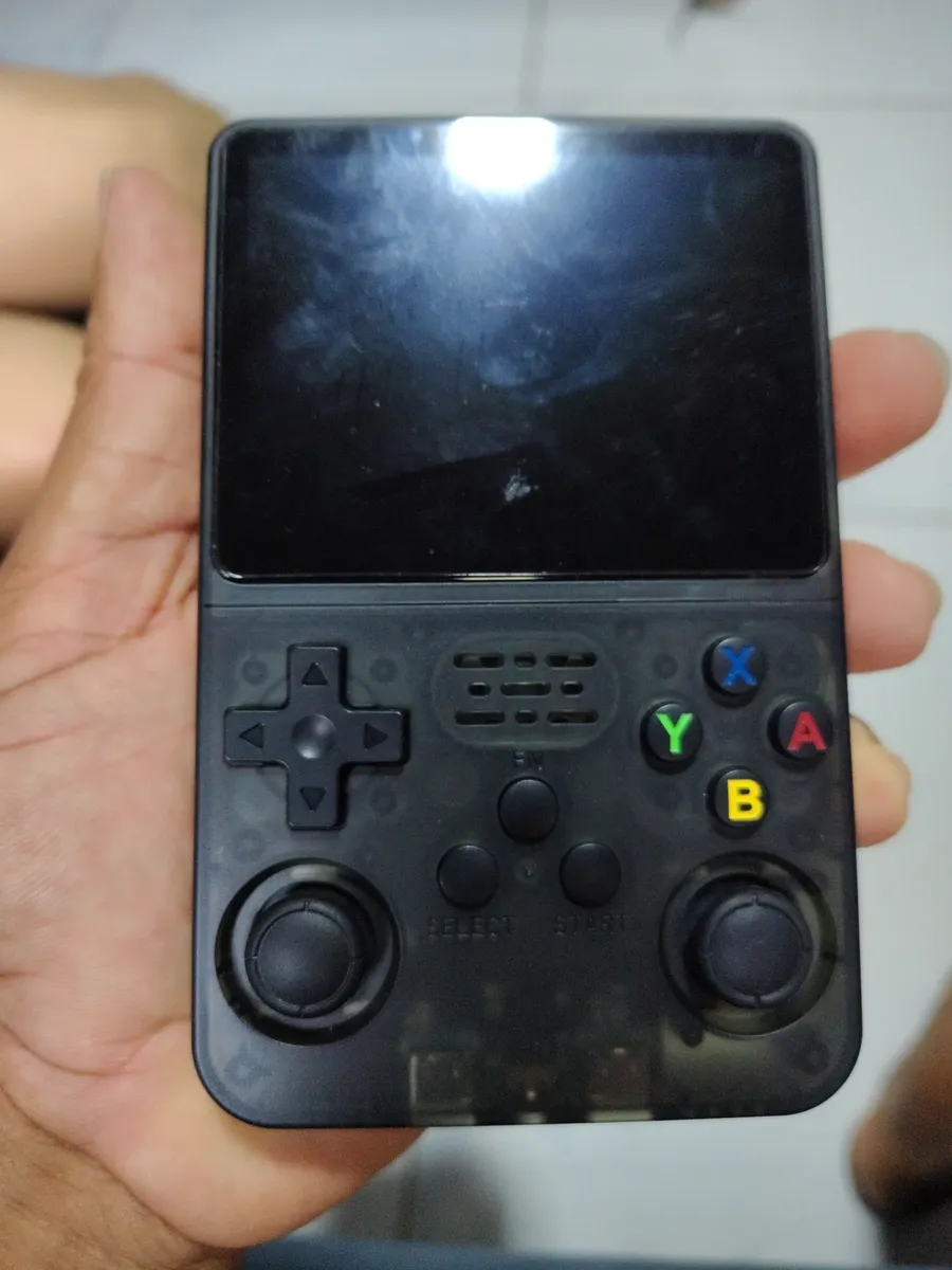 Avaliação com foto do Mini Console R36S