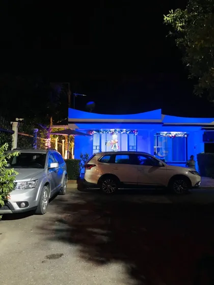 Hermosa Casa Esquinera De 120 Mt Muy Bien Amoblada.