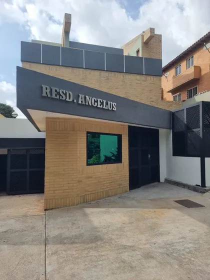 Sandra, Vende Townhouse Urb Mañongo, Resd Angelus. Elth-026