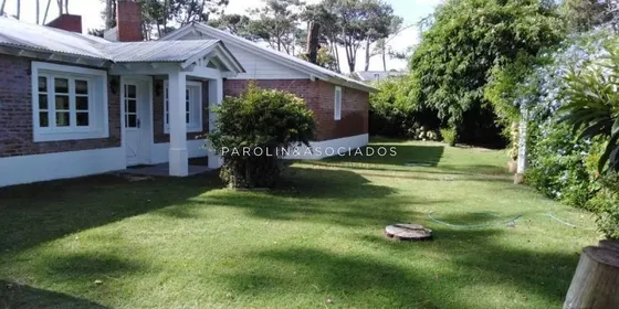  Alquiler Temporario De Casa De 2 Dormitorios En Brava, Punta Del Este.