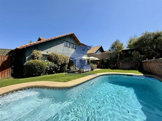 Casa En Venta De 5 Dorm. En Club De Campo Norte