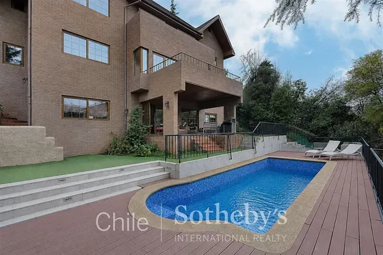 Casa En Venta De 6 Dorm. En Las Condes
