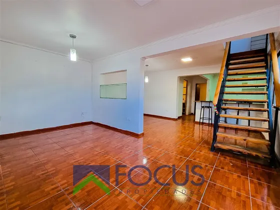 Casa En Venta De 6 Dorm. En Maipú