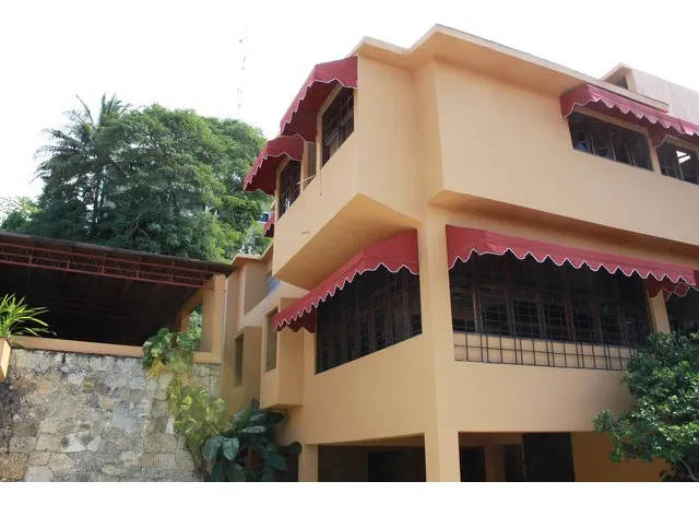 Majestuosa Y Artística  Casa De 3 Niveles En Arroyo Hondo