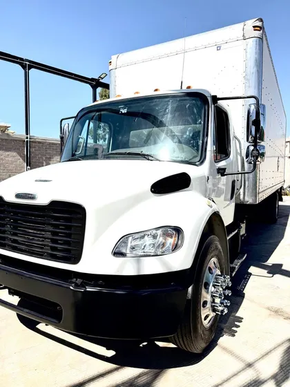 Camión Freightliner M2 2015 Con Caja Seca Morgan Hi