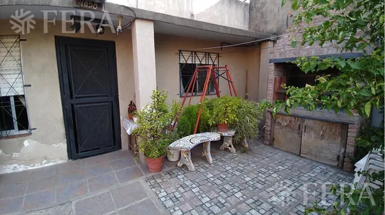 Venta Casa Para Dos Familias Con Cochera En Bernal Oeste