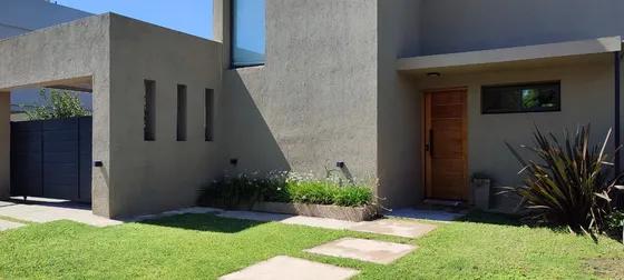 Casa En Venta - Apta Credito!!!  - Tranquilidad Y Seguridad En Barrio Cerrado Villa Catalina