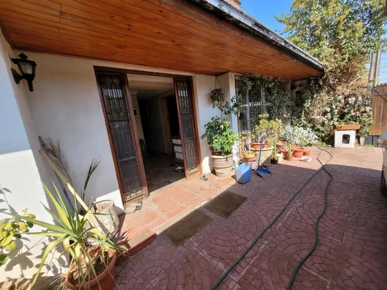 Casa Con Amplios Espacios Y Gran Terraza
