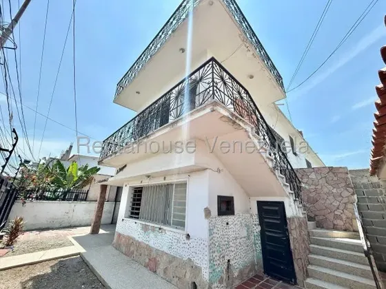 Diana Blanco Vende Estratégica Casa Comercial Al Este De Barquisimeto, Con Potencial Para Bodegón, Clínicas, Ideal Para El Proyecto Que Desees.