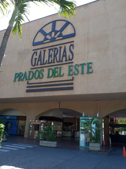 Alquilo Local En El Cc Galerías Prados  Del Este De 14m2, Área Para Depósito, Internet, Excelente Ubicación  Zhernandez
